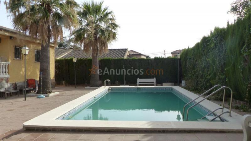 Adosado en venta en  Entrepinos, L'Eliana