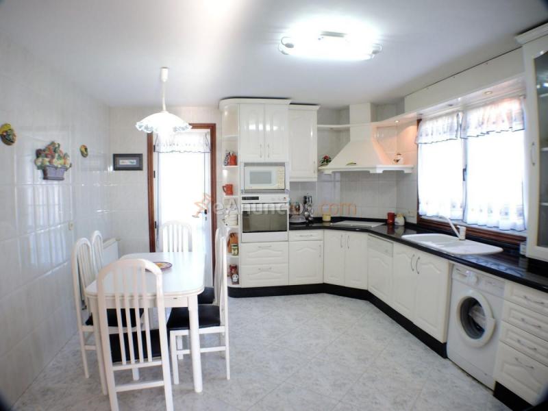 Adosado en venta en  Bergondo