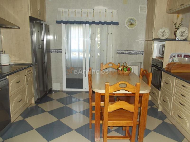 Adosado en venta en  Las Conejeras - Esparragal, Coslada