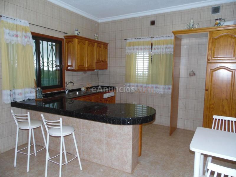 Adosado en venta en  Lomo Negro, Moya