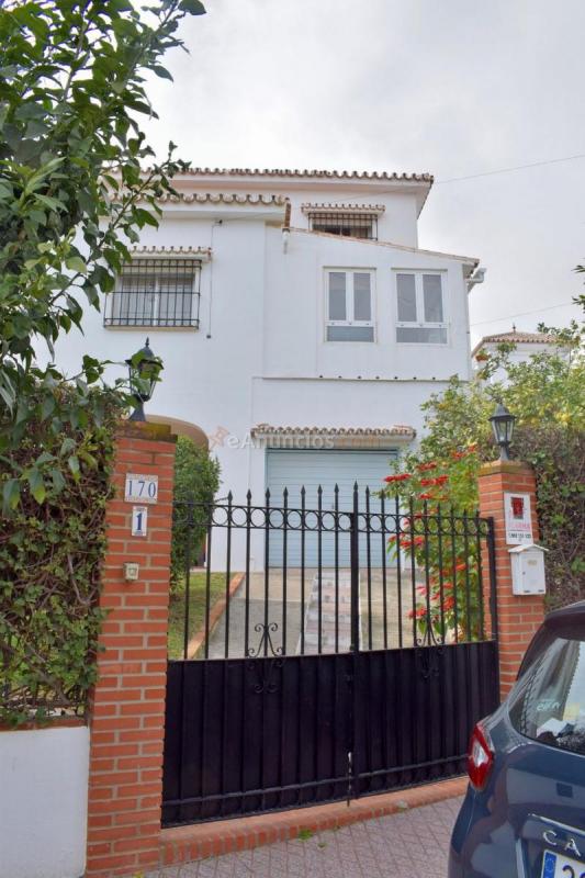 Adosado en venta en  Chilches