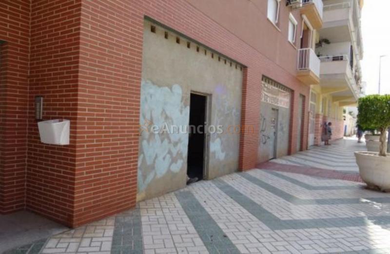 Local Comercial en venta en Calle ALMERIA, RESIDENCIAL LA FUENTE, Laguna Beach, Torrox