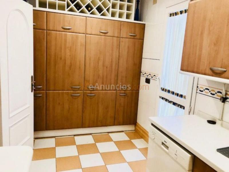 Apartamento en venta en  Urb. Marbella Real, Nagüeles-Milla de Oro, Marbella