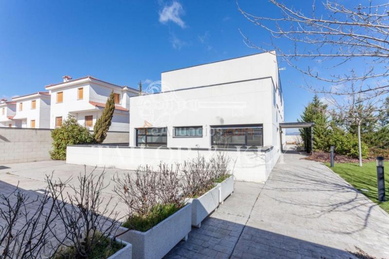 Local Comercial en venta en Calle la Cruz de la Sangre, Sevilla la Nueva