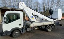 Camion grua con cesta