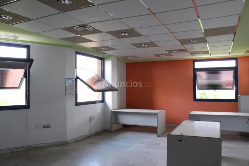 Magnífica  oficina en edificio, frente al Palacio de Congresos de Sevilla