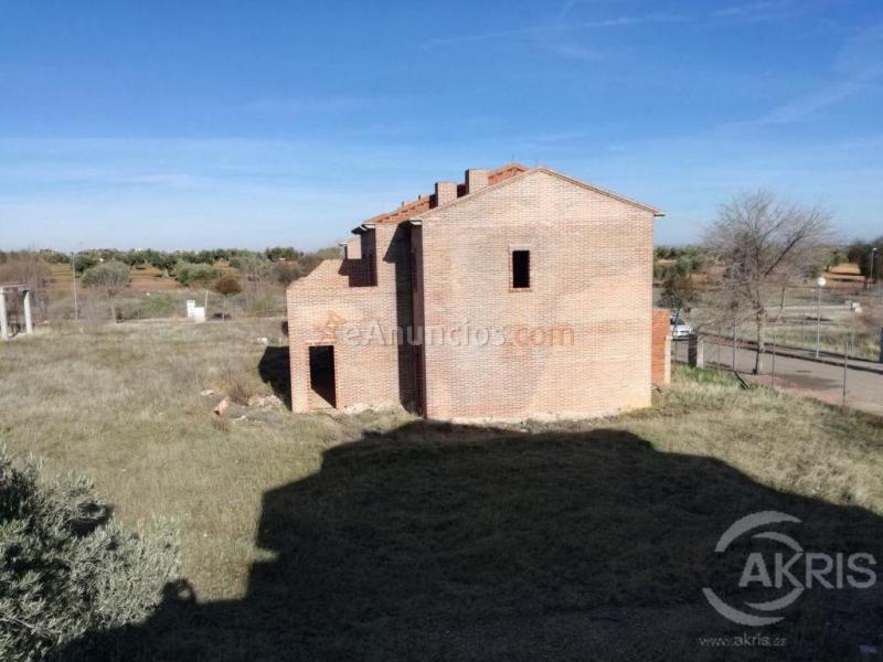 Chalets en construcción en Burguillos