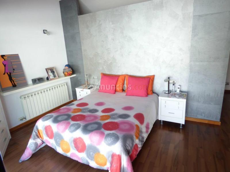 ESPECTACULAR CASA SEMINUEVA DE CINCO HABITACIONES CON TERRAZA EN VENTA EN EL PONT DE VILOMARA.