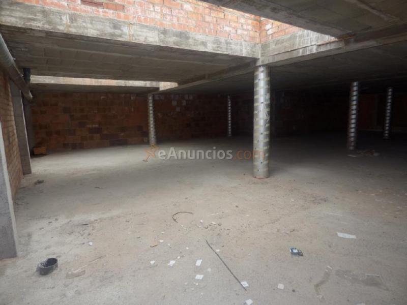 LOCAL DE 330m2 EN ALQUILER EN EL CENTRO DE MANRESA DIÁFANO