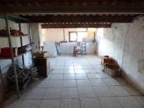 CASA ADOSADA PARA REHABILITAR EN VENTA DE 6 HABITACIONES Y GARAJE EN EL CENTRO DE ARTÉS