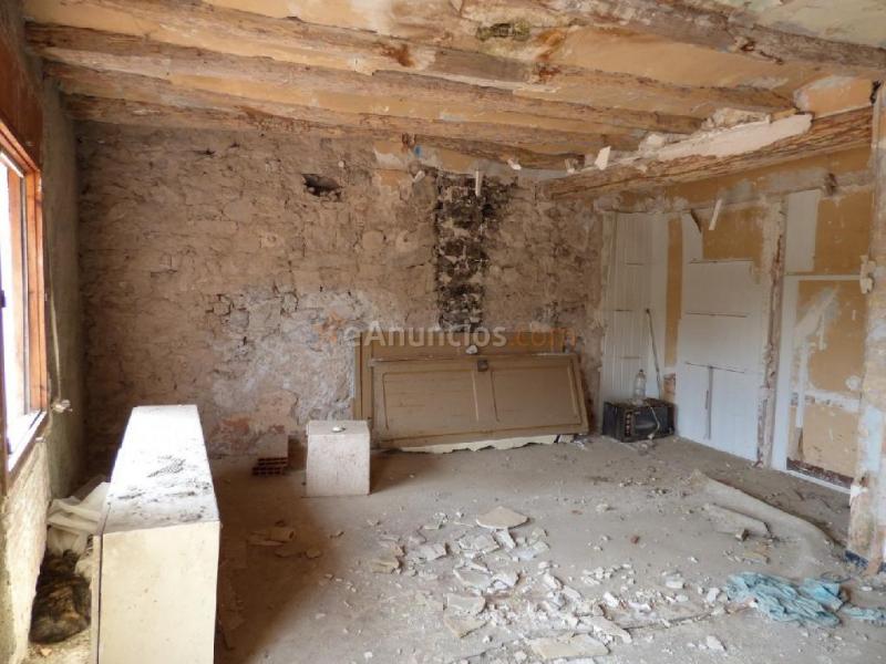 PISO PARA REFORMAR EN ZONA TRANQUILA DE SURIA A UN PASO DEL CENTRO EN VENTA