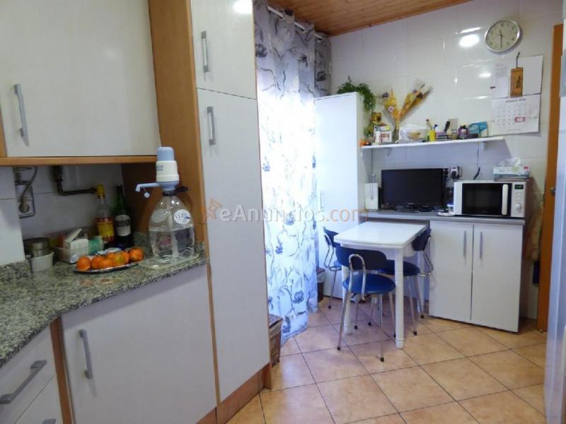 PISO SEMINUEVO DE TRES HABITACIONES Y PÁRQUING EN FINCA CON ASCENSOR EN VENTA EN BALSARENY