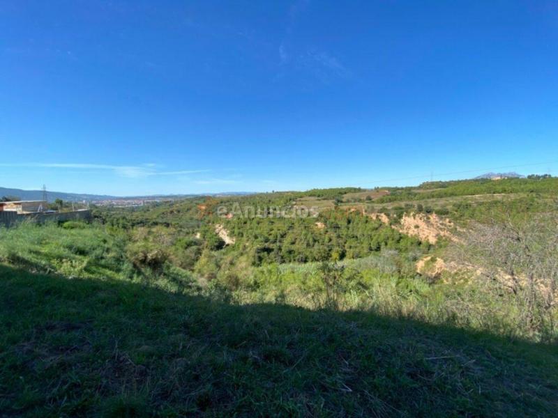 Parcela residencial de 2.000 m2 en Castellbisbal