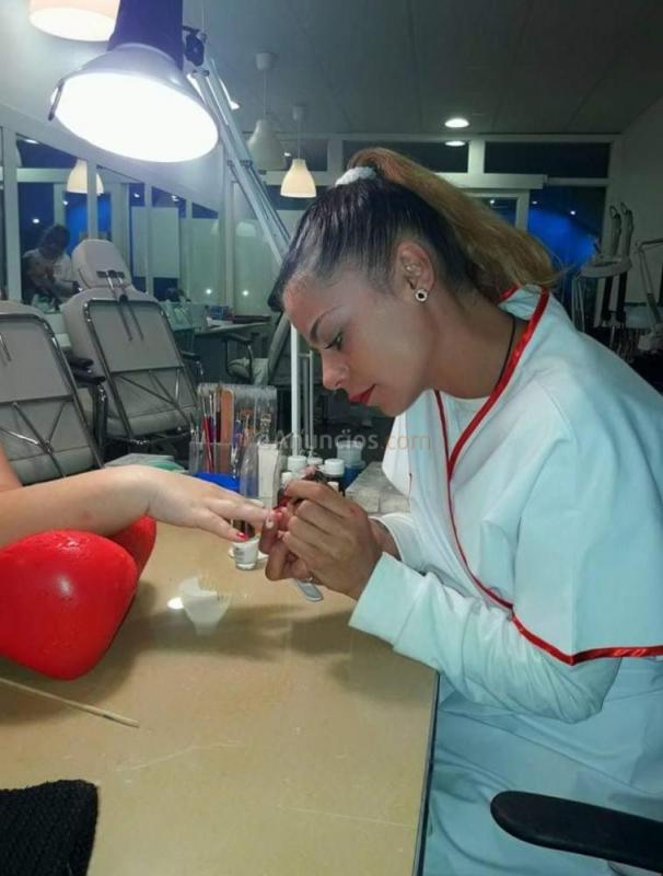 Estética, uñas acrílicasgelsemipermanente