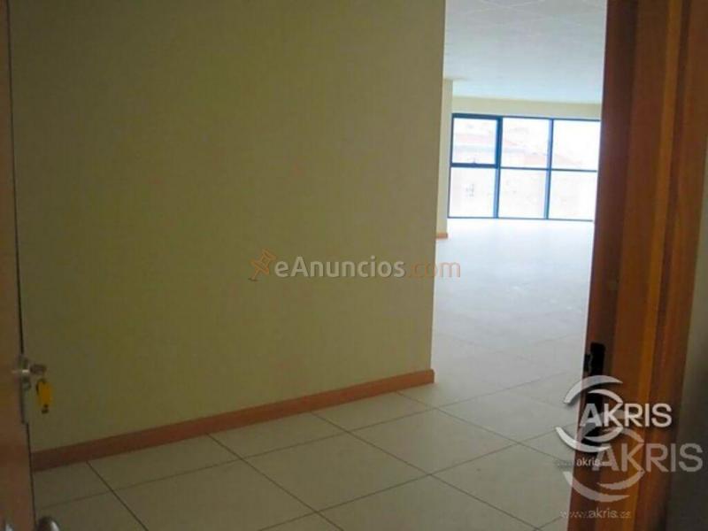 Oficinas diáfanas para múltiples usos.