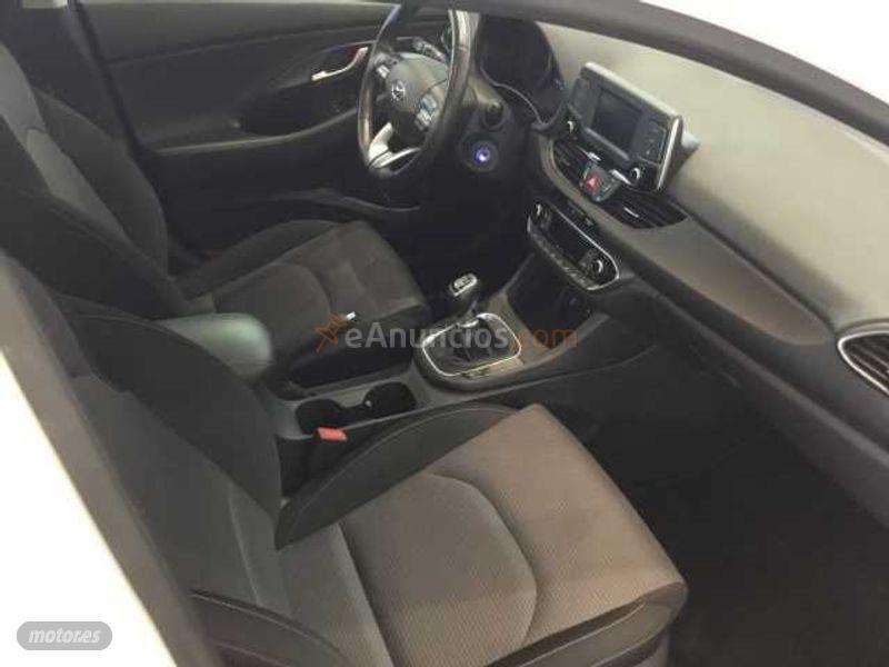 Hyundai i30 1.0 TGDI Klass LE 120 de 2017 con 19.000 Km por 15.850 EUR. en Barcelona