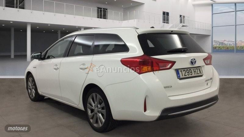 Toyota Auris TOURING SPORTS HYBRID ACTIVE de 2010 con 153.353 Km por 12.500 EUR. en Madrid