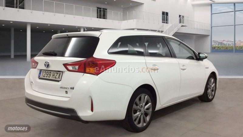 Toyota Auris TOURING SPORTS HYBRID ACTIVE de 2010 con 153.353 Km por 12.500 EUR. en Madrid