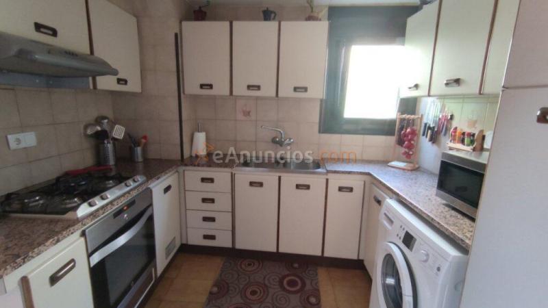 EDIFICIO Y CASA UNIFAMILAR EN VENTA EN ZONA VALLDAURA DE MANRESA.