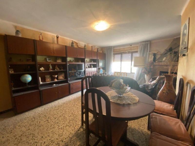 Finca con 3 casas a 500 metros del pueblo