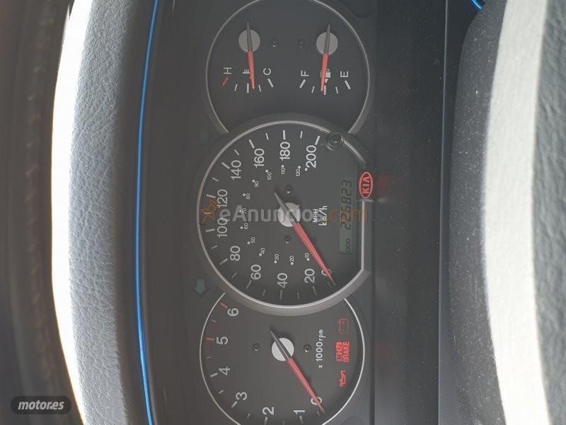 Kia Carnival 144 CV de 2004 con 227.000 Km por 3.800 EUR. en Segovia