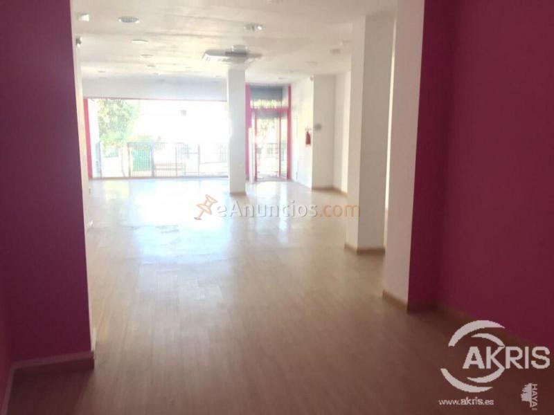 LOCAL COMERCIAL DE 94 M2 EN BUEN ESTADO DE CONSERVACION