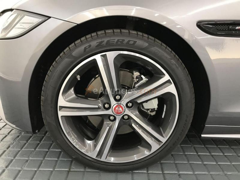 Jaguar XF 2.0D I4 132KW CHEQUERED FLAG AUTO RWD 180 4P 