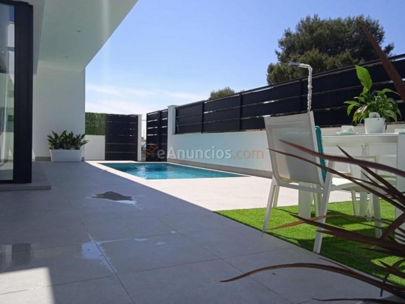 Casa-Chalet de Obra Nueva en Venta en Pinar De Campoverde Alicante