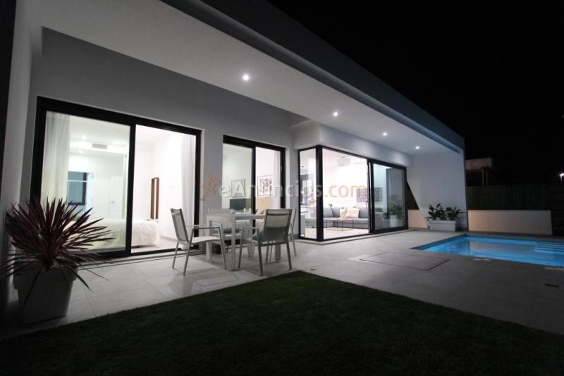 Casa-Chalet de Obra Nueva en Venta en Pinar De Campoverde Alicante