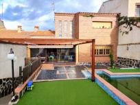 CHALET SEMINUEVO EN EL CENTRO DE BARGAS