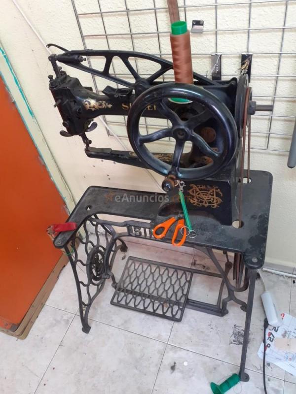 Se vende maquinaria de reparación de calzado por jubila