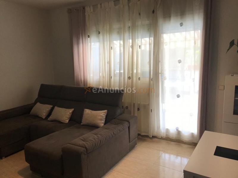 CASA SEMINUEVA DE TRES HABITACIONES Y DOS TERRAZAS A LA VENTA EN LA BARRIADA DE SANT PAU.