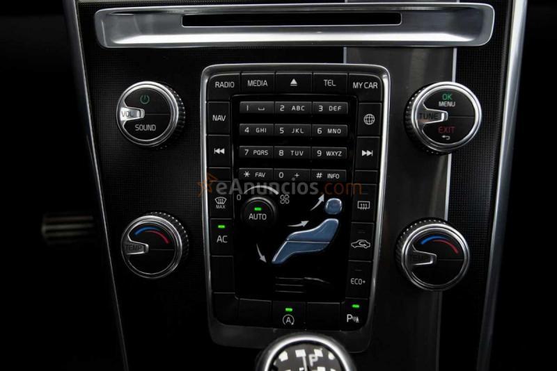 Volvo XC-60 2.0 D3 R-DESIGN 150CV MOMENTUM 