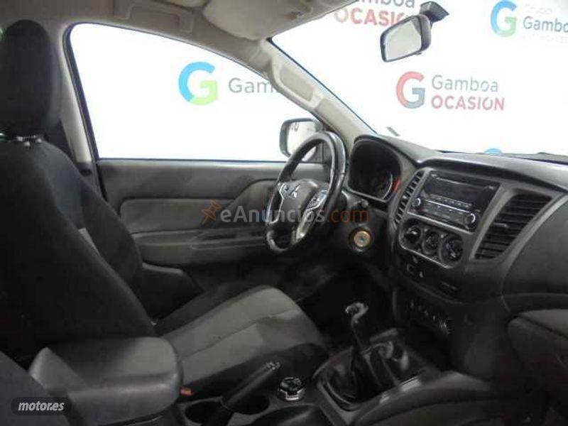 Mitsubishi L 200 2.5DI-D Double Cab. M-PRO + Paragolpes L200 y Sensor Parking de 2019 con 123.640 Km por 23.690 EUR. en Madrid