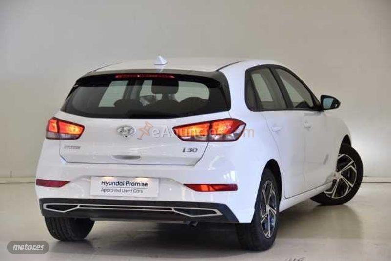 Hyundai i30 5P TGDI 1.0 120CV KLASS de 2021 con 14.916 Km por 18.490 EUR. en Sevilla