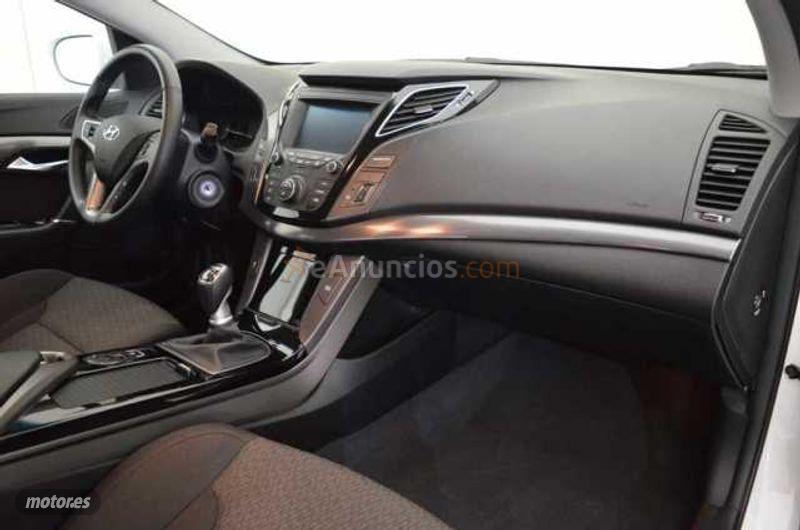 Hyundai i40 I40 4P CRDI 1.7 115CV BD de 2018 con 30.000 Km por 22.000 EUR. en Barcelona