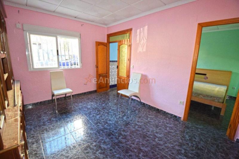 CASA DE PLANTA BAJA CON ORIENTACIÓN A DOS CALLES