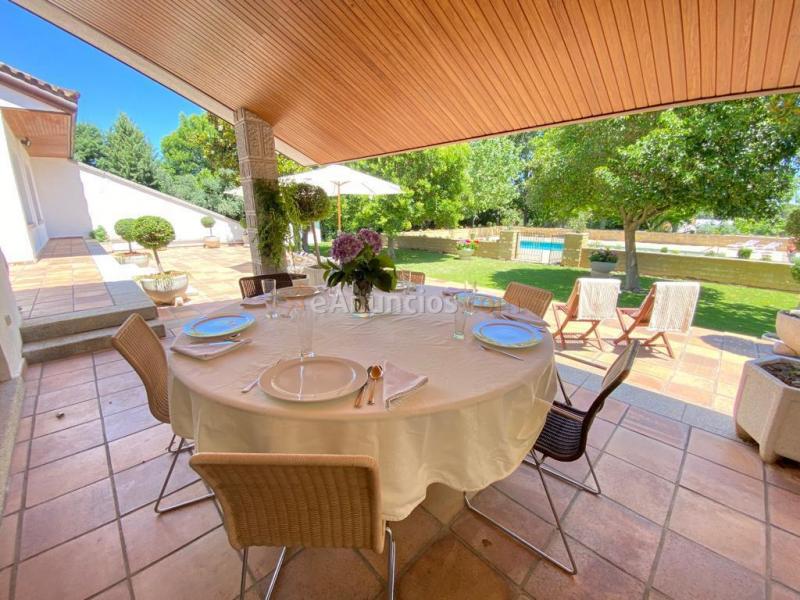 CHALET DE LUJO EN CR. DE MADRID EN PERFECTO ESTADO