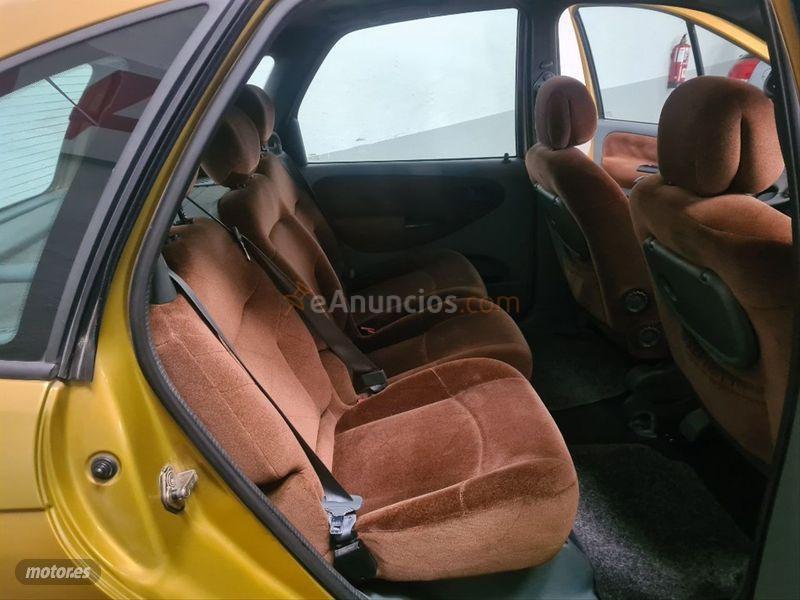 Renault Megane SCENIC RT 1.6 16V de 2000 con 150.000 Km por 1.400 EUR. en Salamanca