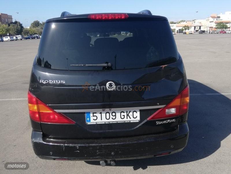Ssangyong Rodius Premium de 2009 con 208.000 Km por 4.500 EUR. en Cadiz