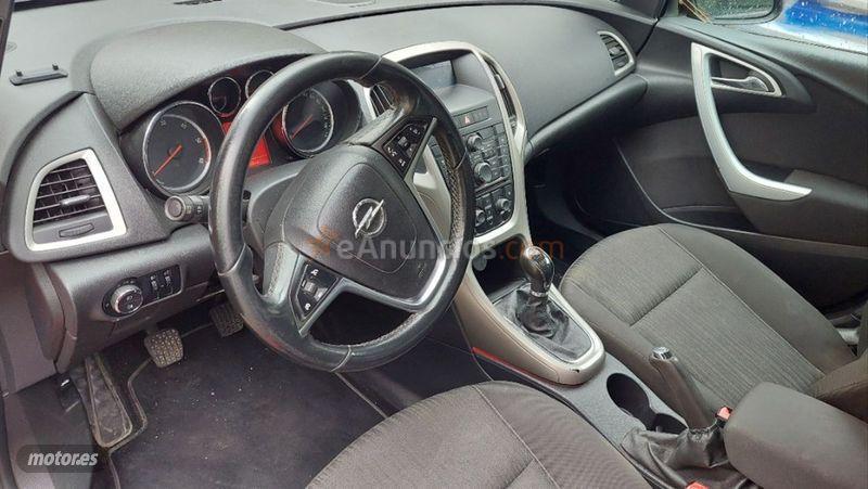 Opel Astra 1.7 CDTi 110 CV Selective ST de 2012 con 220.000 Km por 6.500 EUR. en Barcelona