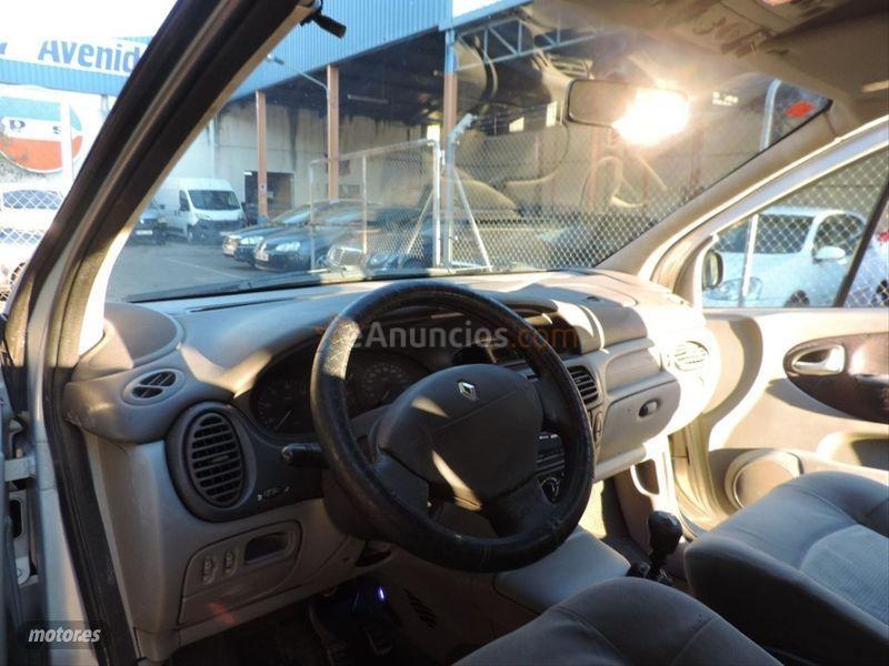 Renault Megane SCENIC EXPRESSION 1.9DCI de 2002 con 204.000 Km por 1.300 EUR. en Badajoz