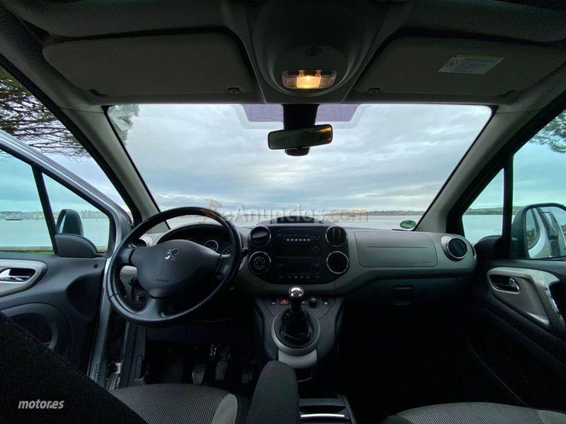 Peugeot Partner Tepee Premium 1.6 HDi 110cv FAP de 2010 con 115.000 Km por 9.750 EUR. en Valladolid