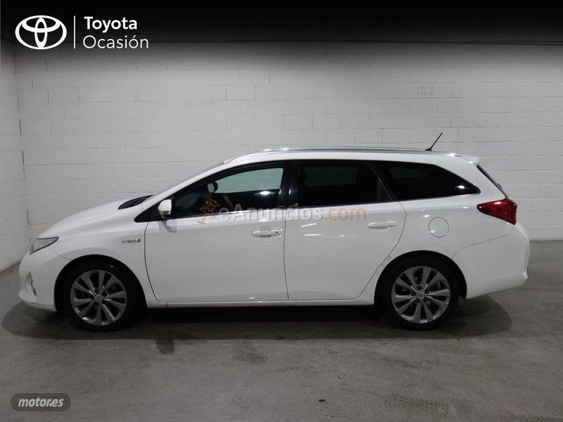 Toyota Auris 1.8 140H Active Touring Sports de 2016 con 111.610 Km por 13.500 EUR. en Madrid