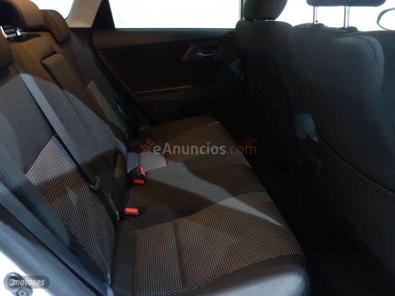Toyota Auris 1.8 140H Active Touring Sports de 2016 con 111.610 Km por 13.500 EUR. en Madrid