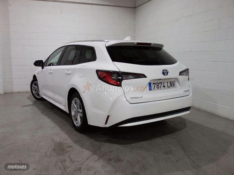 Toyota Corolla 1.8 125H ACTIVE TECH ECVT TOU SPORT de 2021 con 23.000 Km por 23.200 EUR. en Madrid