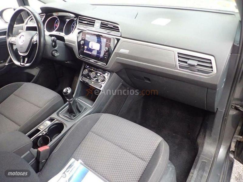 Volkswagen Touran Sport 2.0 TDI 110kW 150CV de 2017 con 124.722 Km por 21.790 EUR. en Madrid