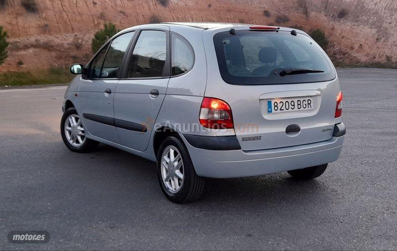 Renault Megane SCENIC PRIVILEGE 1.6 16V de 2001 con 201.003 Km por 1.750 EUR. en Madrid