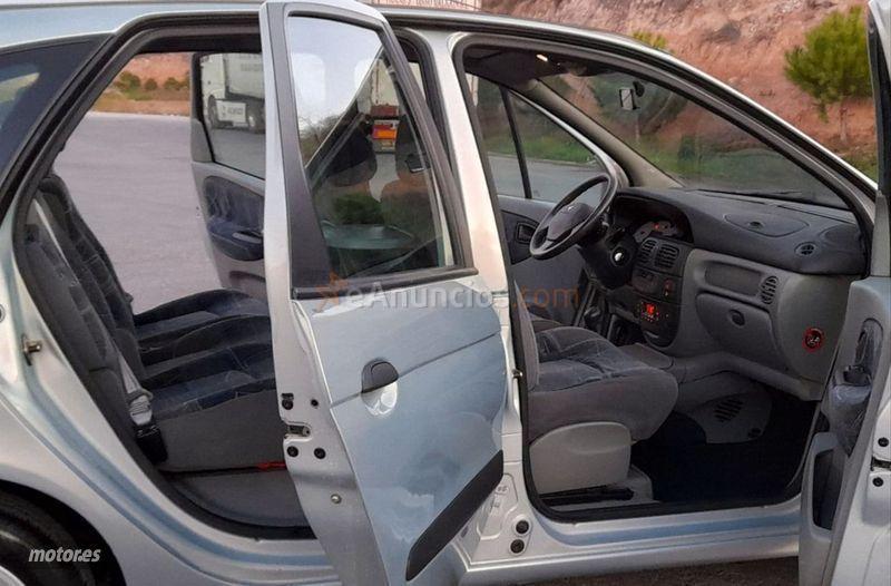 Renault Megane SCENIC PRIVILEGE 1.6 16V de 2001 con 201.003 Km por 1.750 EUR. en Madrid