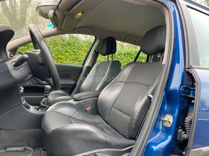 Renault Laguna G.Tour Initiale 2.0dCi 150CV E4 de 2006 con 103.000 Km por 3.990 EUR. en Vizcaya